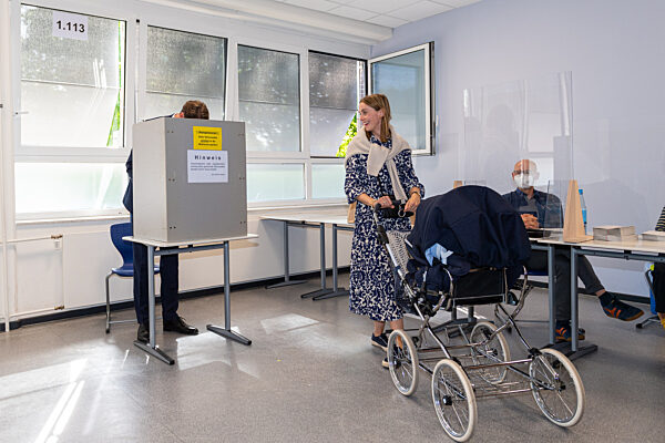 Landtagswahl in Nordrhein-Westfalen - Stimmabgabe Wüst