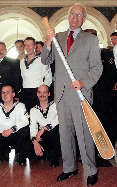 Edmund Stoiber hält das Ruder fest in der Hand