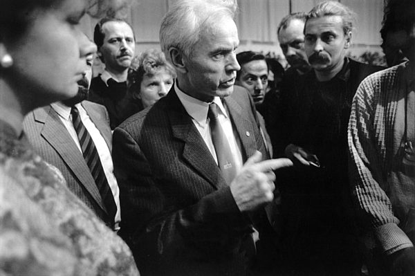 DDR - Fingerzeig - Hans Modrow - gemässigter SED-Politiker und 1...