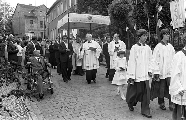 DDR - Fronleichnamsfest in Helbra