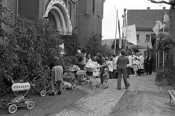 DDR - Fronleichnamsfest in Helbra