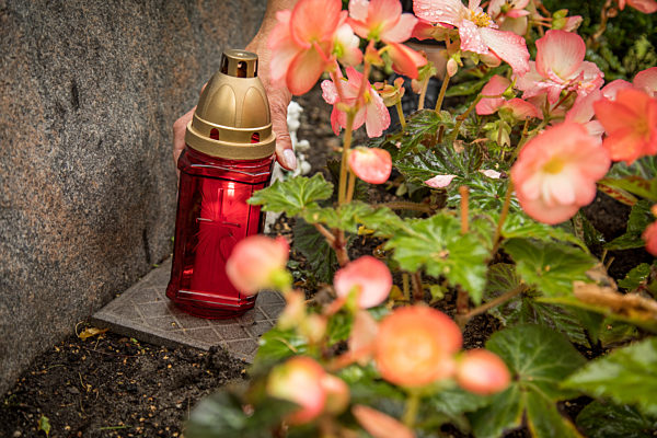 Besuch auf dem Friedhof