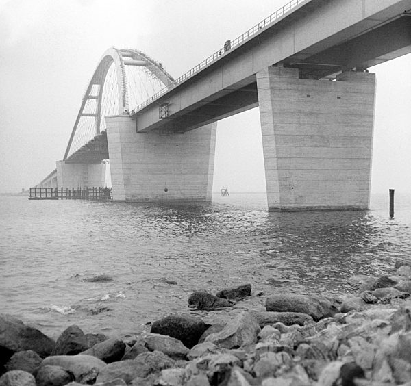 Fehmarnsundbrücke ab 30.04.1963 für den Verkehr frei