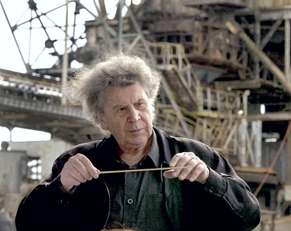 Theodorakis dirigiert in Baggerstadt "Ferropolis"