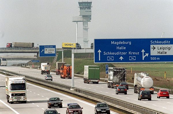 Autobahn am Flughafen Leipzig-Halle