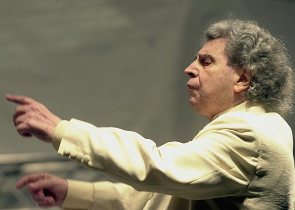 Theodorakis dirigiert in Ferropolis