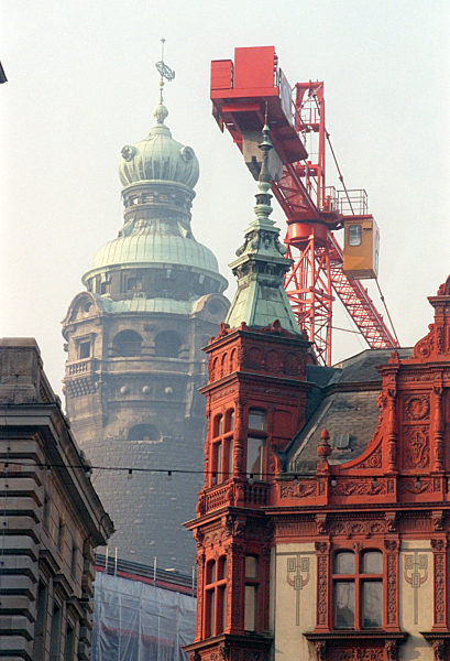 Auch in der Umgebung des Neuen Rathauses in der Leipziger Innenstadt recken...