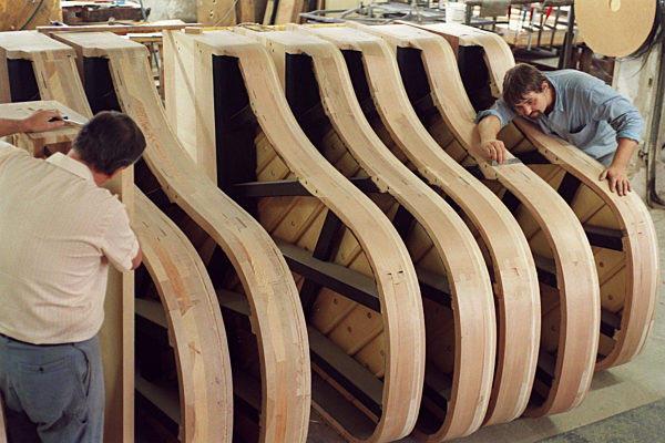 Seit 1853 werden in Leipzig in der Julius Blüthner Pianofortefabrik...