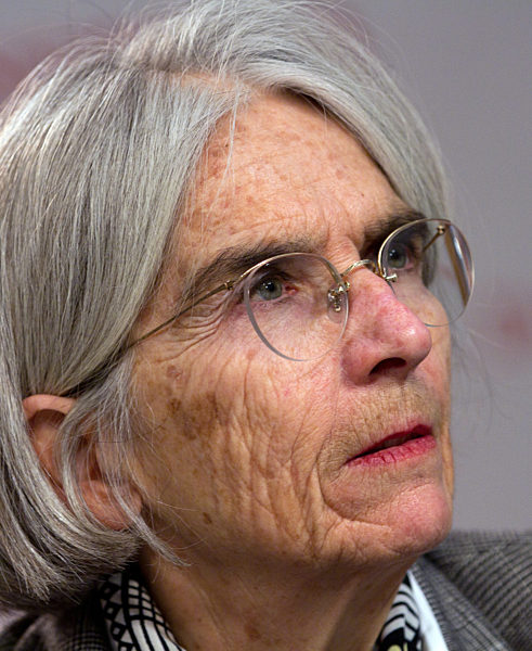 Donna Leon signiert Bücher