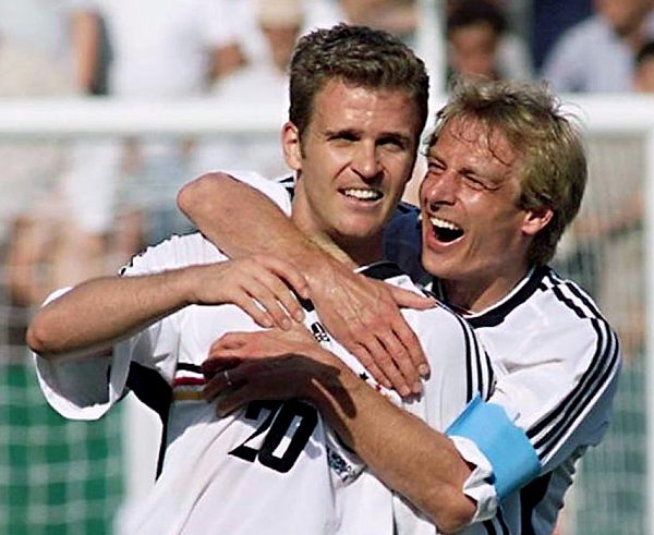 Fußball-WM: Klinsmann umarmt Bierhoff