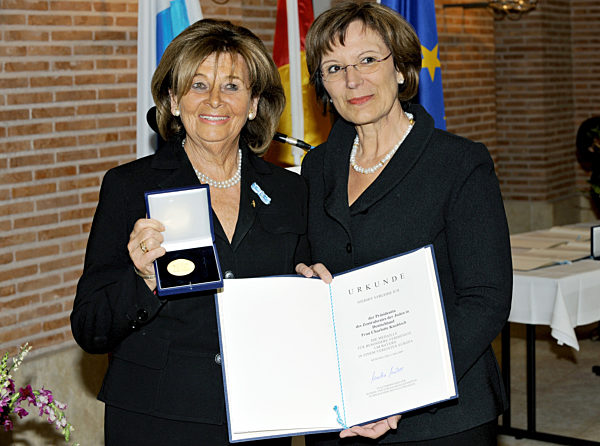 Die bayerische Europaministerin Emilia Müller (r...