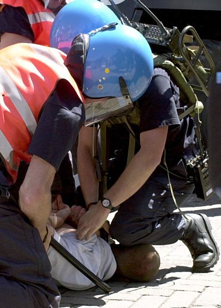 Fußball-EM 2000: Festnahme eines Hooligans