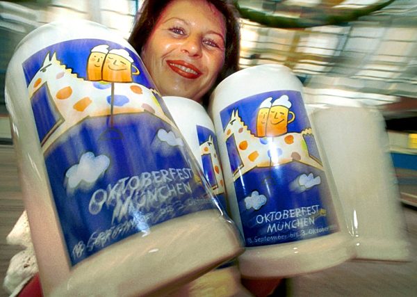 Oktoberfest in München Offizieller Sammlerkrug zum Oktoberfest 1999 vorgestellt