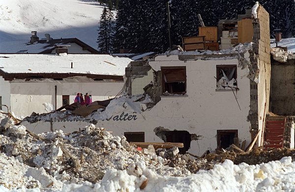Nach der Lawinenkatastrophe: Aufräumarbeiten in Galtür
