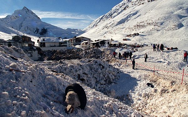 Nach der Lawinenkatastrophe: Aufräumarbeiten in Galtür