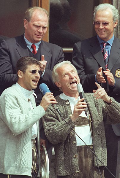 Fußball: Trapattoni & Rizzitelli singen