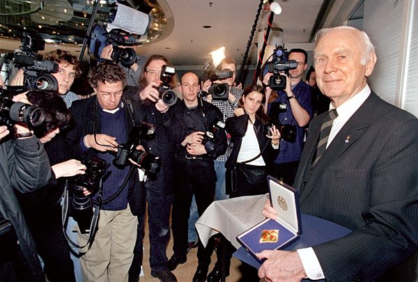 Großes Verdienstkreuz mit Stern für Vicco von Bülow