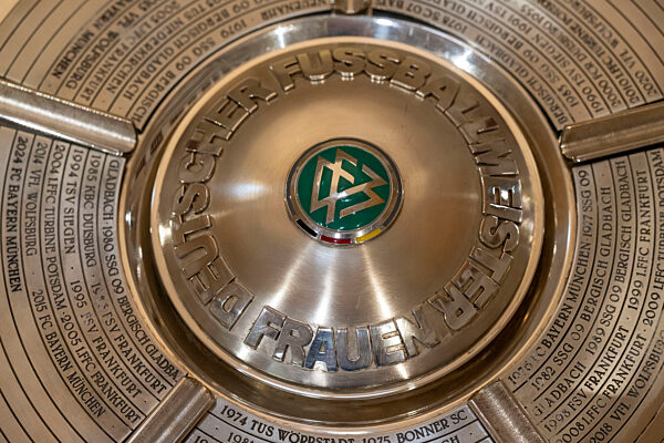 Fußball-Meisterschale des DFB