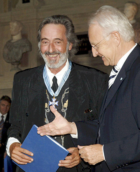 Der Regisseur Helmut Dietl (l) bekommt am Montag (14.07...