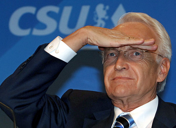 Parteichef Edmund Stoiber schaut am Montag (14.11...