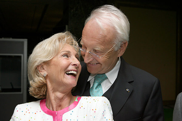 Der bayerische Ministerpräsident Edmund Stoiber und seine Ehefrau Karin...