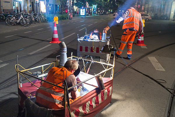 Gleis-Schweizer in der Nacht