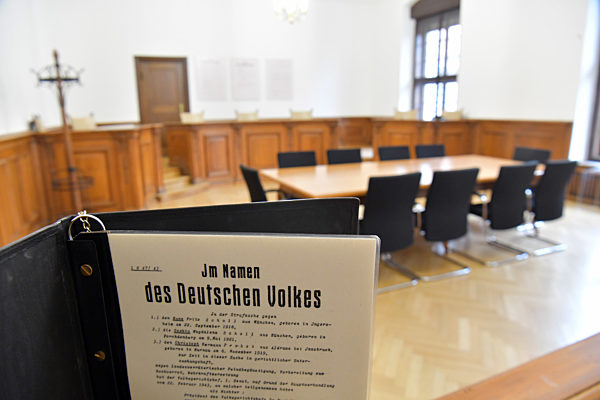 "Weiße Rose Saal" im Justizpalast