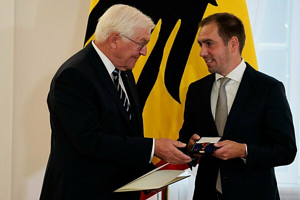 Bundespräsident verleiht Verdienstorden zum Tag der Deutschen Ei