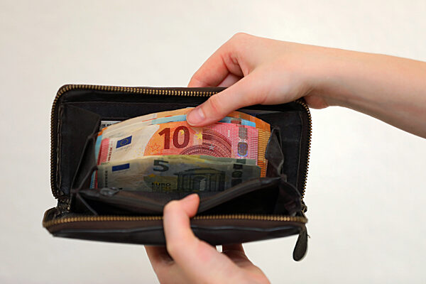 Symbolfoto zu Geld und Geldscheinen