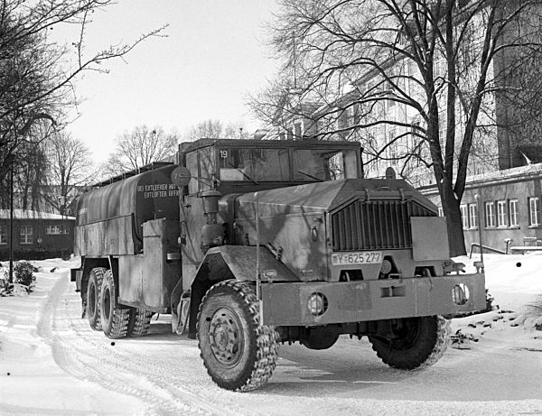 Poor fuel oil supply situation in Frankfurt on the Main, 1963