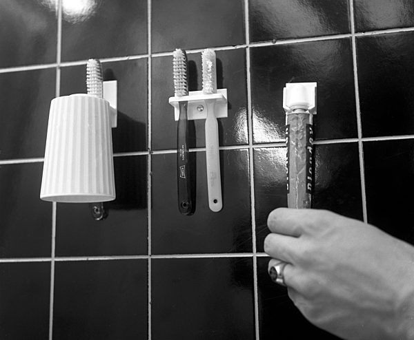 Spektakulärer neuer Tubenhalter aus dem Jahre 1963!