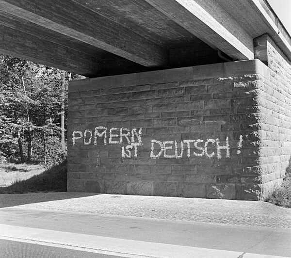 Protestschrift an Autobahnbrücke