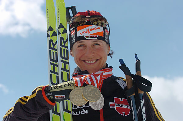 Uschi Disl , Porträt , Feature mit 2 Goldmedaillen und 1 Silbermedaille  ...