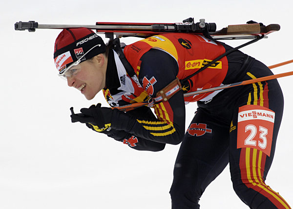 Uschi Disl , Aktion    ,  Biathlon Weltcup in Hochfilzen  , 7...