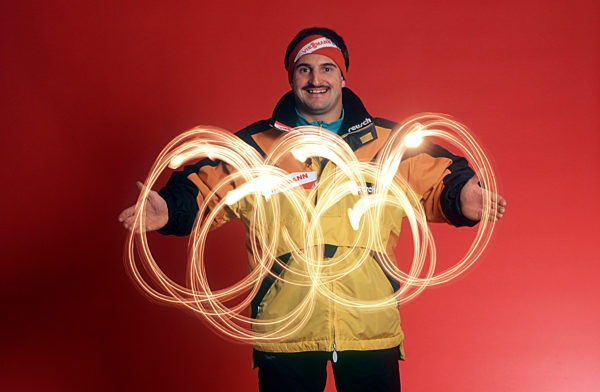Georg Hackl , Rodeln , Feature mit Olympischen Ringen im Studio ,