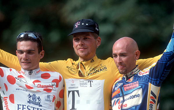 Jan Ullrich im Gelben Trikot ( Sieger der Tour 1997 ) mit dem Tour Zweiten...