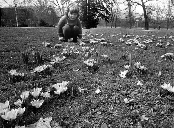 Frühling - Kinder im Freien