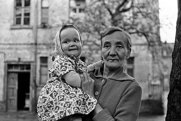 Oma mit Enkel, 1962, Leipzig, Sachsen, DDR, Deutschland...
