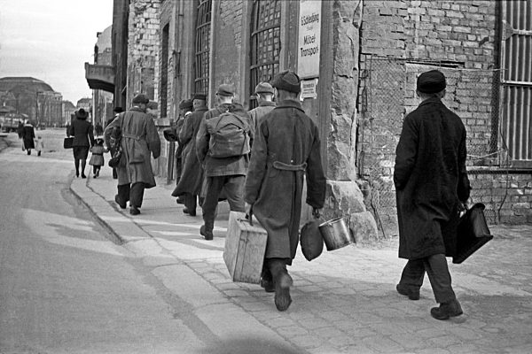 Kriegsheimkehrer, 1946,  Richard-Wagner-Strasse, Leipzig, Sachsen, DDR...
