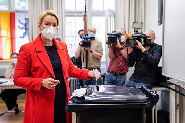 Franziska Giffey Spitzenkandidatin der SPD Berlin bei ihrer Stimmabgabe zur Abgeordnetenhauswahl