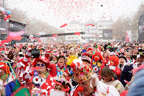 Karneval Koeln, Sessionseroeffnung auf dem Heumarkt