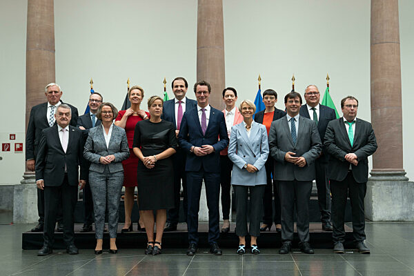 Neues Landeskabinett in NRW