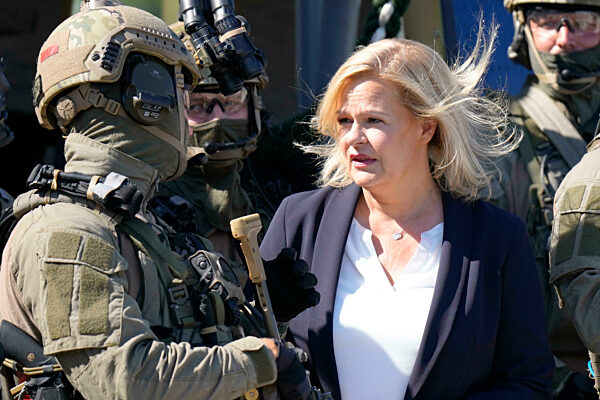 Bundesinnenministerin Faeser besicht die Bundespolizei und GSG 9