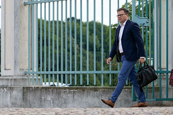 Ankunft des Bundeskabinetts im Ehrenhof, Schloss Meseberg