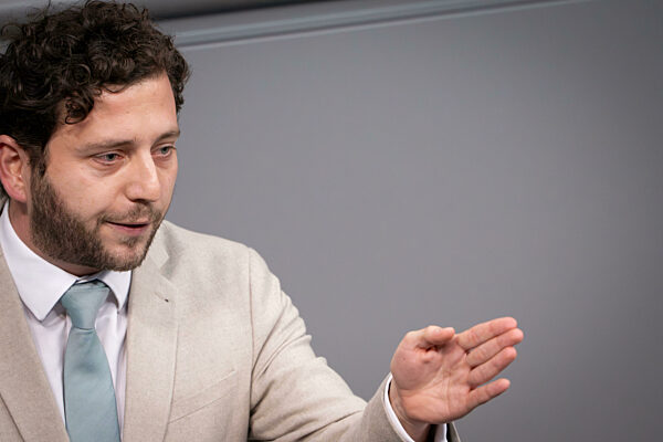 137. Bundestagssitzung und Debatte