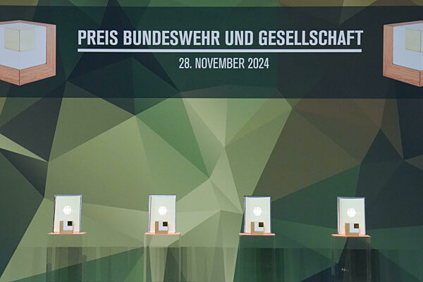 Verleihung des Preises Bundeswehr und Gesellschaft 2024