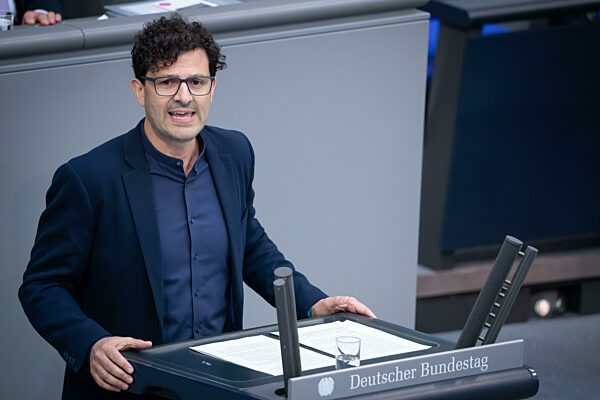 Deutscher Bundestag, 4. Plenarsitzung