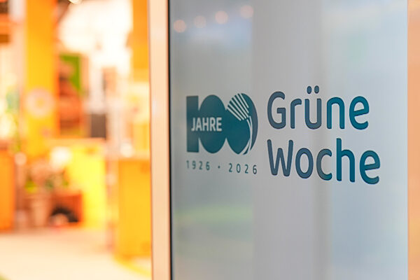Themenfoto und Logo 100 Jahre Gruene Woche in Berlin