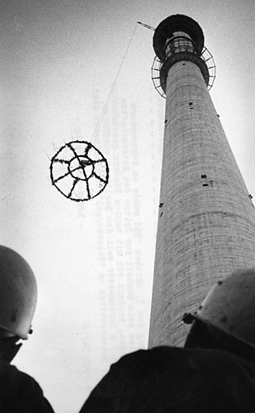 Am 04.Oktober 1967 wird am Fernsehturm in Berlin (Ost) Richtfest gefeiert...