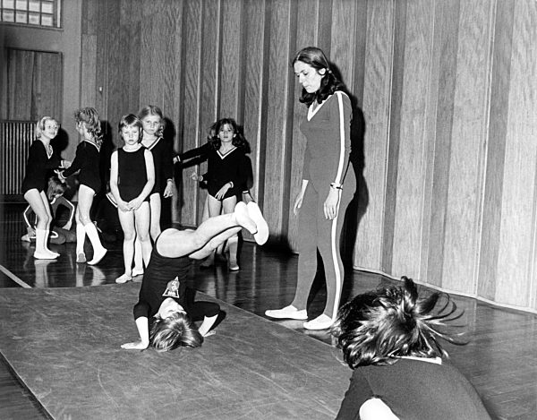 Tosca-Goswina Dorau during gymnastics training with children